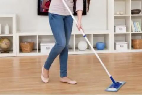 刚装修好的地板怎么拖干净又亮